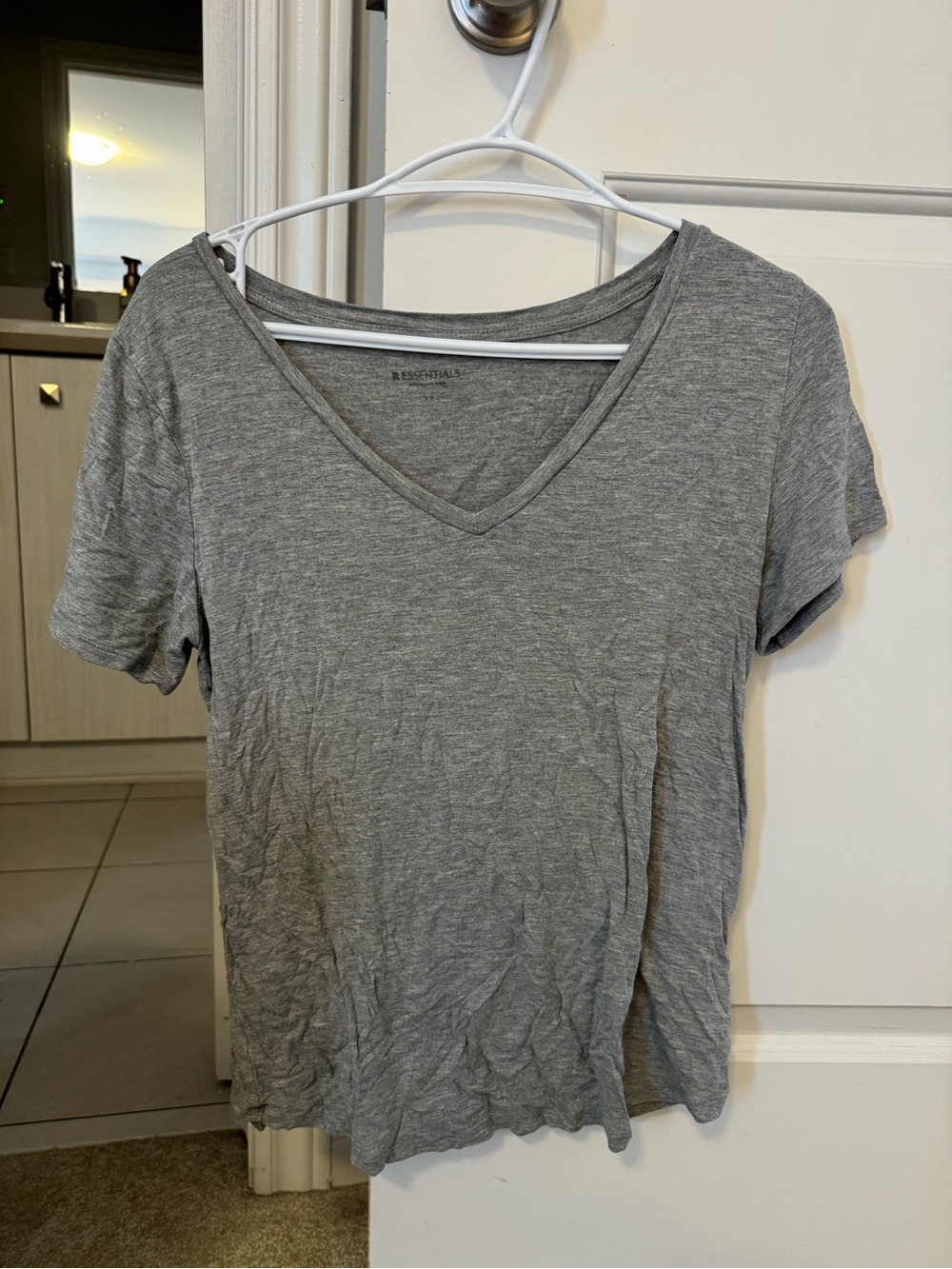 Reitmans Light Gray V-Neck Short Sleeve Tee